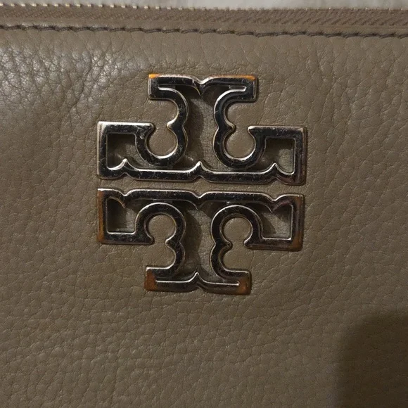 Tory Burch Beige Leather Zip Wallet - Picture 2 of 7